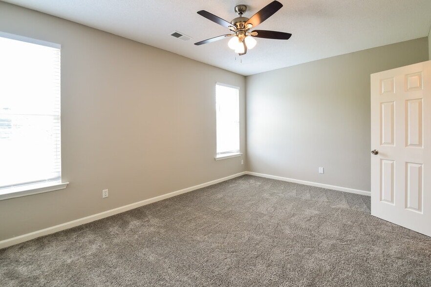 Building Photo - 9973 Fox Run Dr