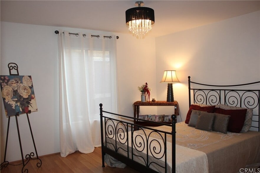 Bedroom - 220 Springview