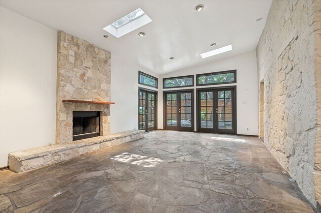 Building Photo - BEAUTIFUL 4-BEDROOM HOME IN ALAMO HEIGHTS