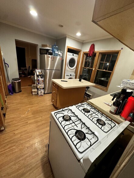 Building Photo - 8 Delano Grove