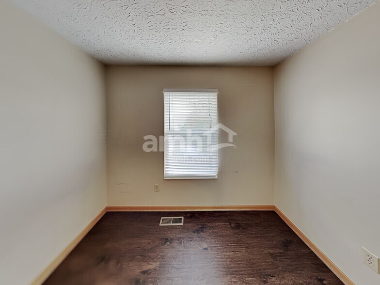 Building Photo - 5213 Echelon Dr