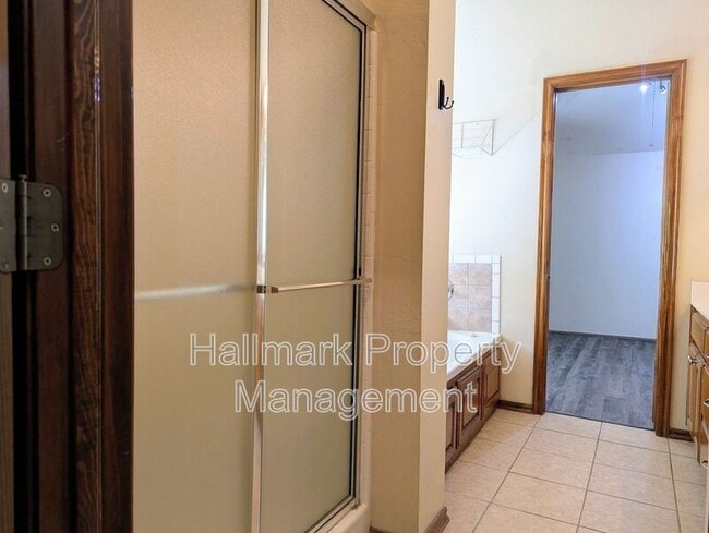 Building Photo - 2705 SE 92nd Cir