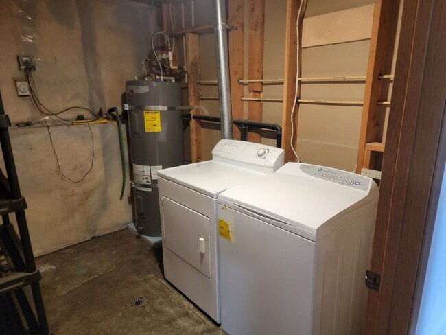 Building Photo - 4-Bedroom 2 Full Bath Home In The Valley -...