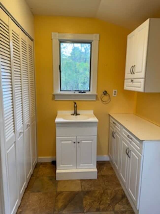 Building Photo - Single Family Home Close to Downtown Lexington