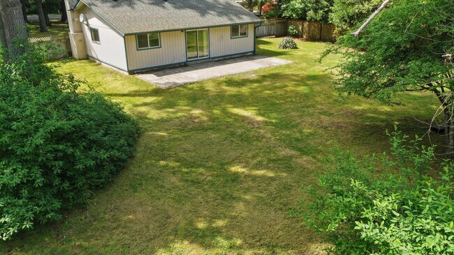 Building Photo - MOVE IN READY NOW!! 4 bed 1 bath on shy half acre! North Thurston School District