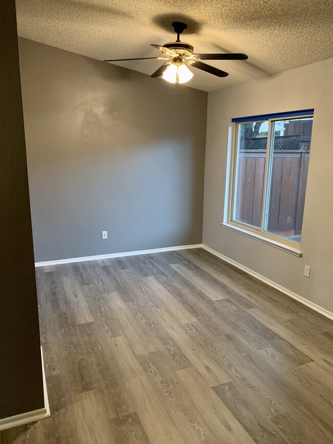 Dining Room - 26102 Galvez Ct