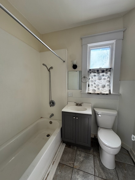 Bathroom - 2806 Felix St