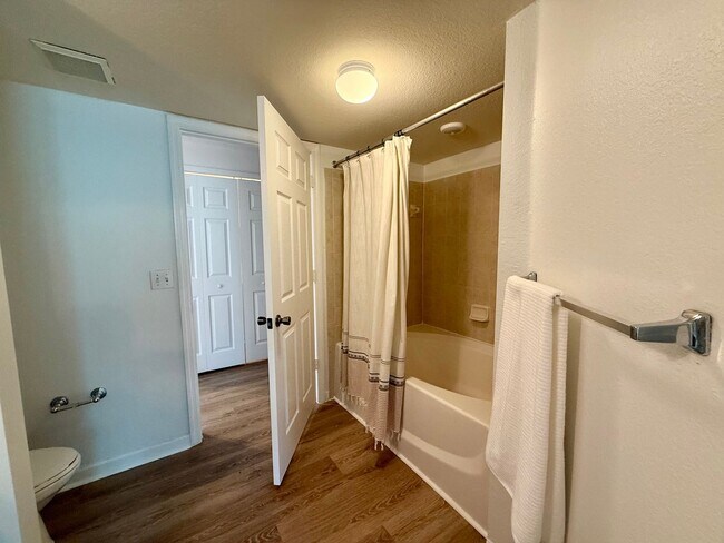 Building Photo - Bright and updated 3-bedroom, 2-bath condo
