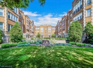 Building Photo - 10913 S Longwood Dr