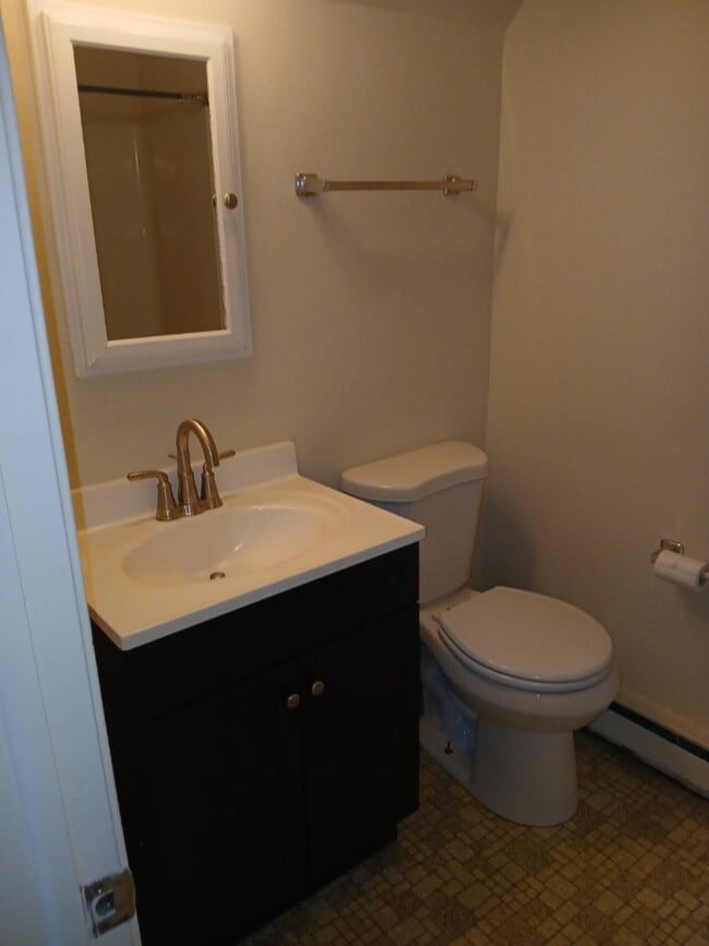 Building Photo - Available August 1st Charming 1-Bedroom Apartment in Coopersburg