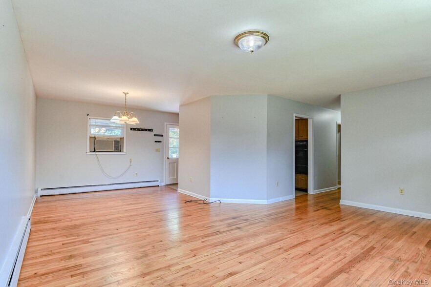 Building Photo - 11 Hudson Bluff Cir