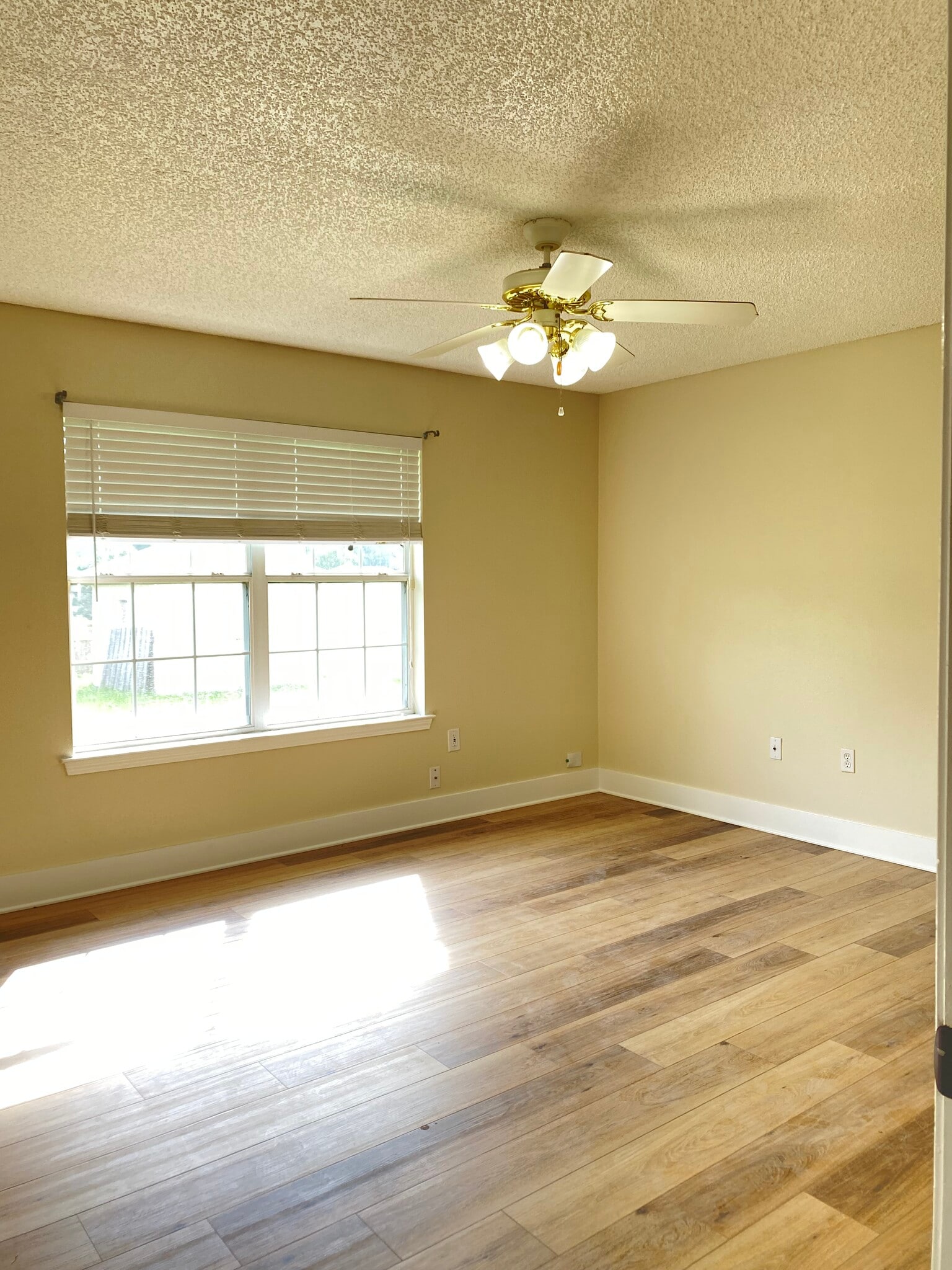 Master bedroom - 2492 Paris Mill Rd