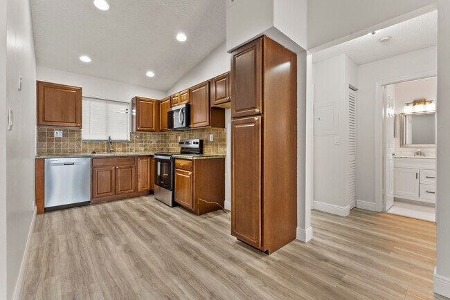 Building Photo - 2900 Olivewood Terrace