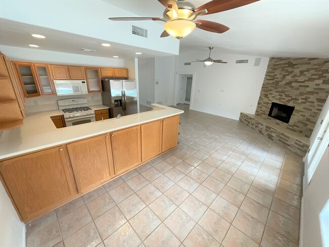 Building Photo - Foothills Location - 3 Bedroom 2 bath on cul-de-sac with Sparkling pool