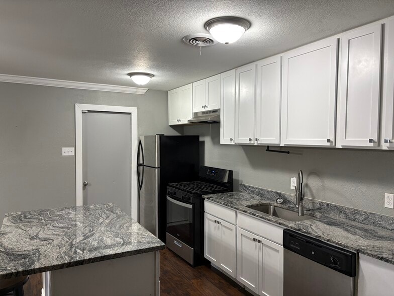 Building Photo - 12404 Sunland St