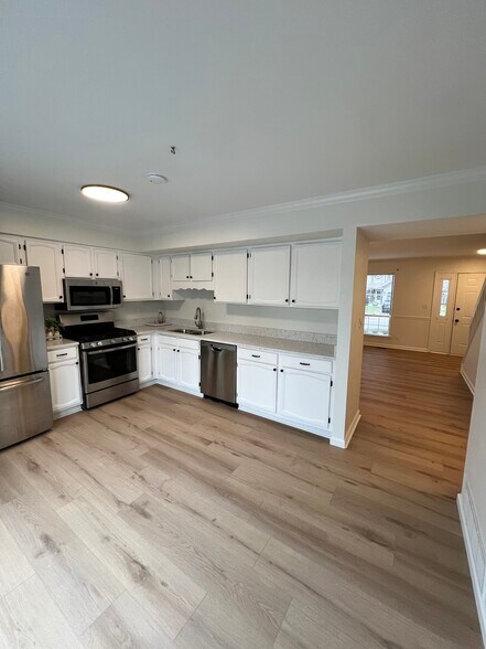 Building Photo - 666 Mariner Dr