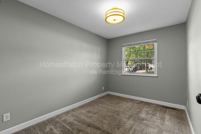 Building Photo - 235 Midland Dr