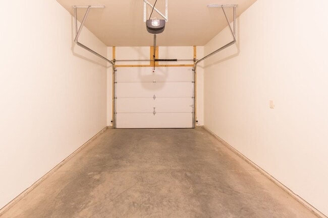 Building Photo - 3350 Crater Lake Ave