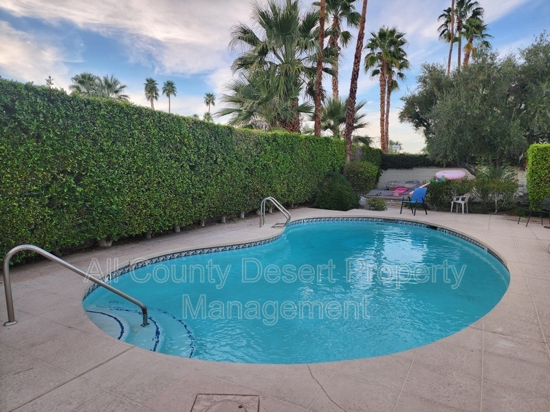 Building Photo - 550 El Cielo Rd