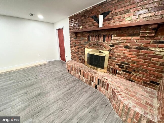 Building Photo - 11 Fenceline Dr