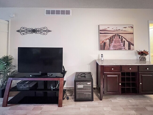 Building Photo - 806 Cypress Grove Ln