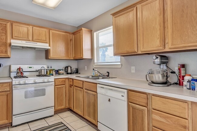 Building Photo - 2400 Pintail Loop