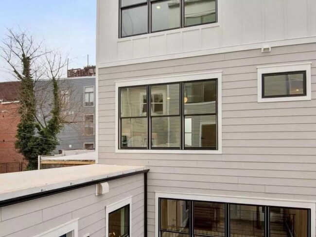 Building Photo - 614 OTIS Pl NW