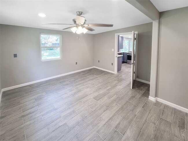 Building Photo - 121 Wisteria St