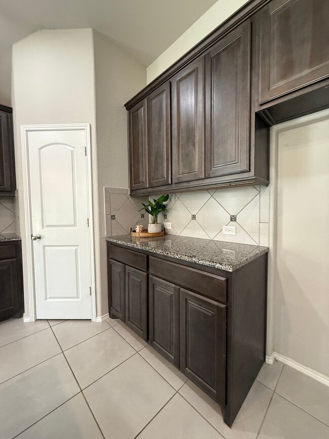 Building Photo - 3/2/2 Heights of Weatherford Estates