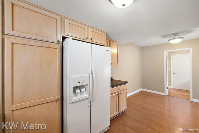 Building Photo - 5652 Drake Hollow Dr E