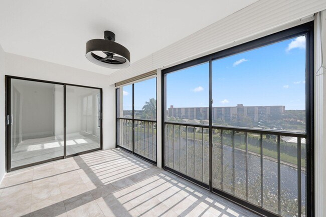 Building Photo - 7290 Kinghurst Dr