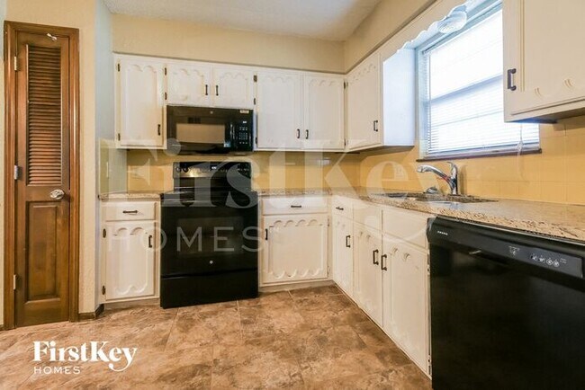 Building Photo - 4501 NW Amesbury Pl