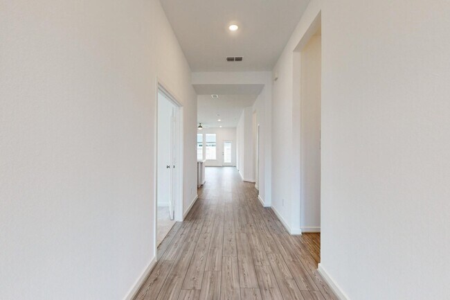 Building Photo - 21622 Laggan Clf Ln