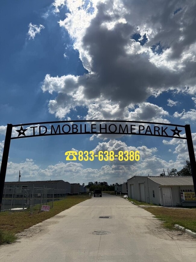 Building Photo - 16206 Wood Dr