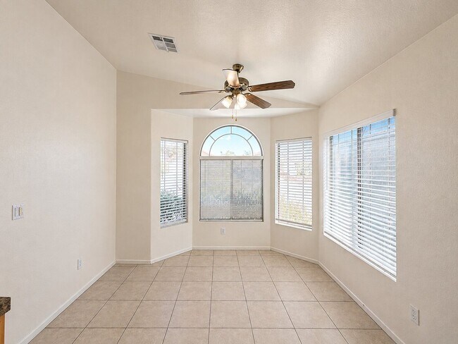 Building Photo - 9343 W Viking Rd