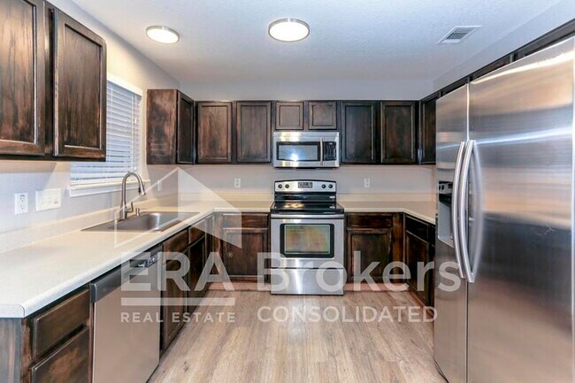 Building Photo - 1614 Twisted Oak Dr