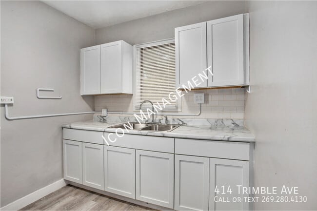 Building Photo - 414 Trimble Ave