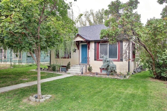 Primary Photo - 209 E Montana Ave
