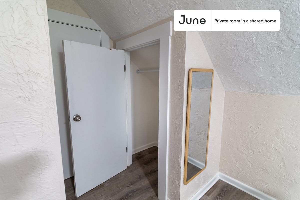 Building Photo - Room in Shared 6 bed/2 bath home in Allston