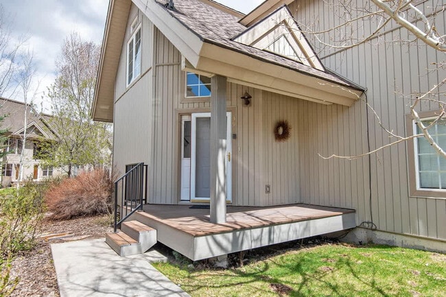 Building Photo - 112 Aspen Meadows Rd