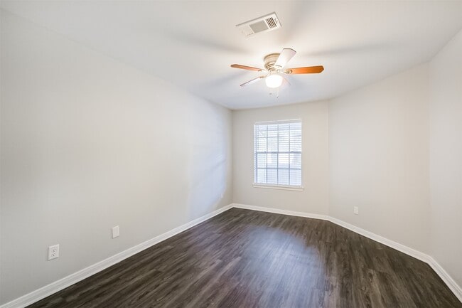 Building Photo - 10837 Braes Bend Dr