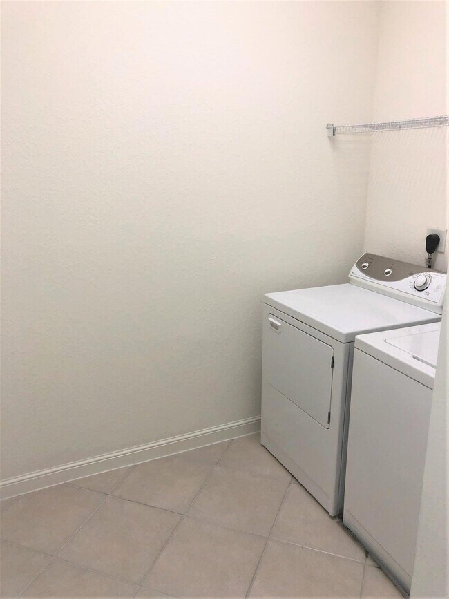 Building Photo - 690 Pacific Grove Dr