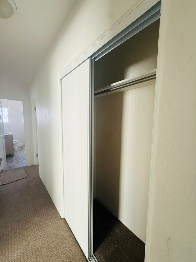 Building Photo - 818 Shenandoah St