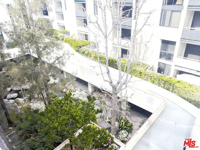 Building Photo - 222 S Central Ave