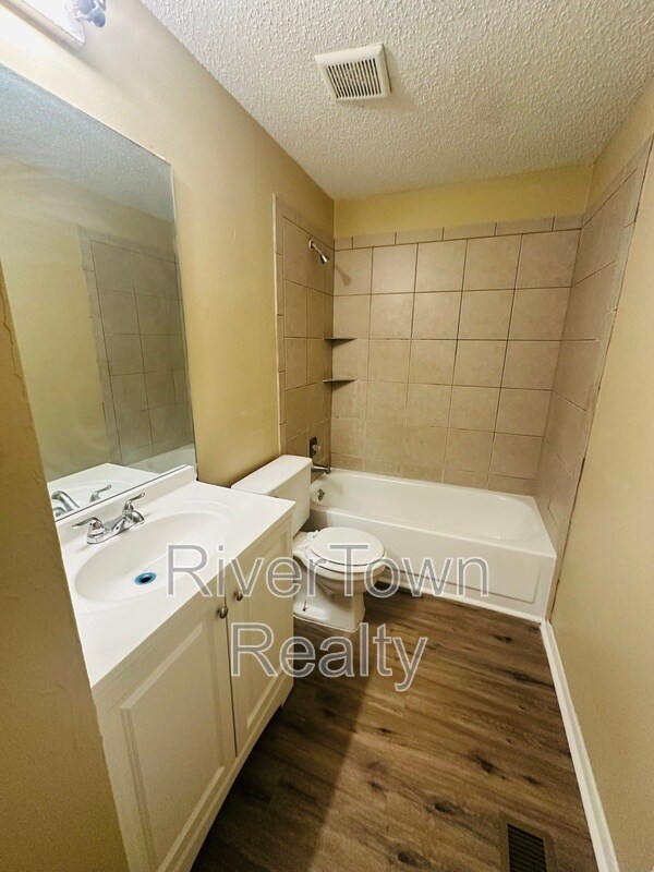 Building Photo - 4328 Park Forest Dr