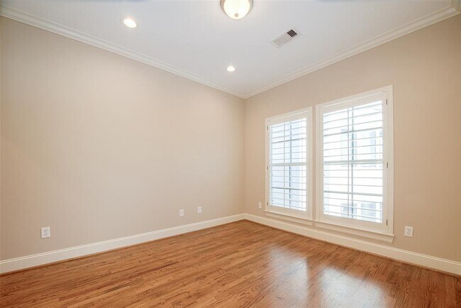 Building Photo - 232 Detering St