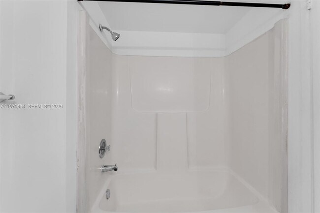 Building Photo - 9735 Fontainebleau Blvd
