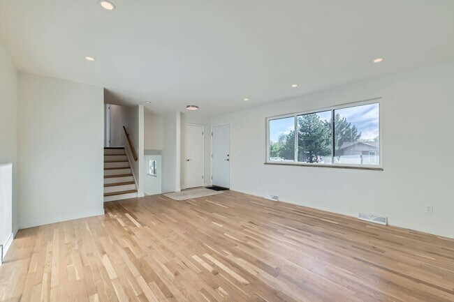 Building Photo - 1430 Lashley St