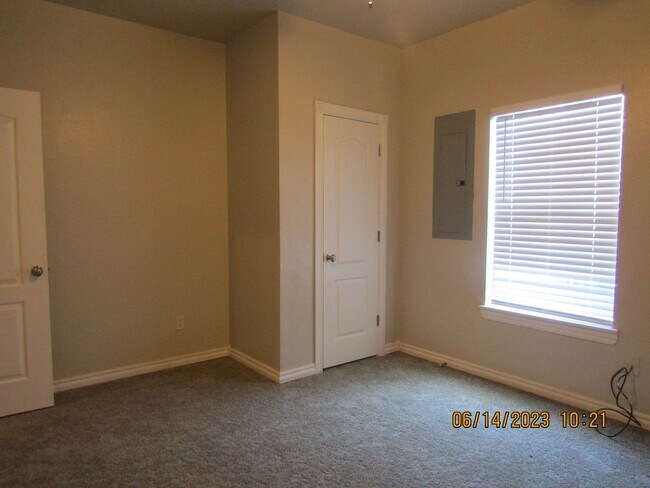 Building Photo - ALL ELECTRIC HOME!!