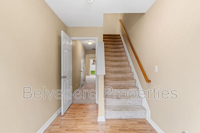 Building Photo - 39 Ackland Dr